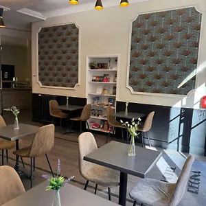 https://regina-avignon.fr-provencehotel.com