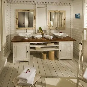 https://opoa-beach.frenchpolynesia-hotels.com